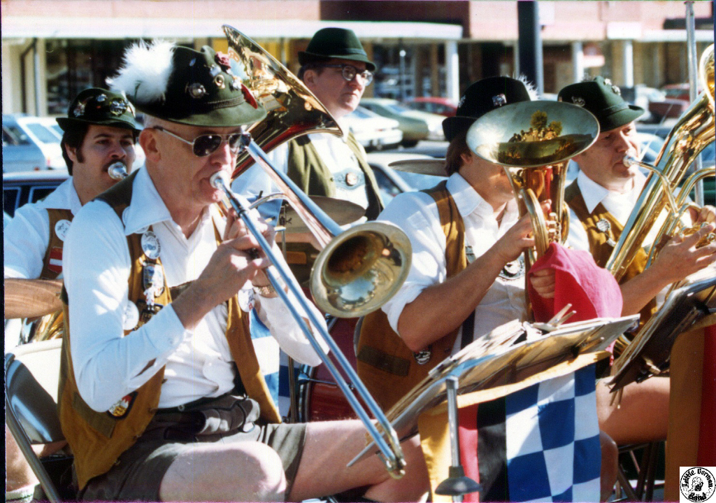 1981 10 08 04 Cameron Village Oktoberfest.jpg